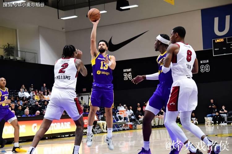 斯潘塞半场出战15分钟,7中4得到9分4板4助攻1抢断 斯潘塞半场出战15分钟,7中4得到9分4板4助攻1抢断